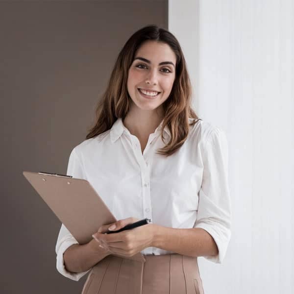 profissional mulher entrevistadora terceirização de serviços grupo cnj poços de caldas