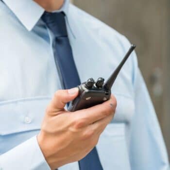 controle de acesso terceirização de serviços grupo cnj poços de caldas vigia segurança homem rádio comunicador controle de acesso terceirização de serviços grupo cnj poços de caldas